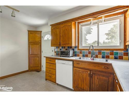 658 Norman Crescent, Midland, ON - Indoor Photo Showing Kitchen With Double Sink