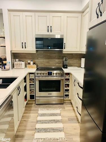 674 Johnston Park Avenue, Collingwood, ON - Indoor Photo Showing Kitchen With Stainless Steel Kitchen With Double Sink With Upgraded Kitchen