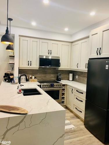 674 Johnston Park Avenue, Collingwood, ON - Indoor Photo Showing Kitchen With Stainless Steel Kitchen With Double Sink With Upgraded Kitchen