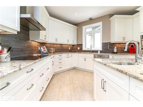 6169 27/28 Nottawasaga Side Road, Stayner, ON - Indoor Photo Showing Kitchen With Upgraded Kitchen