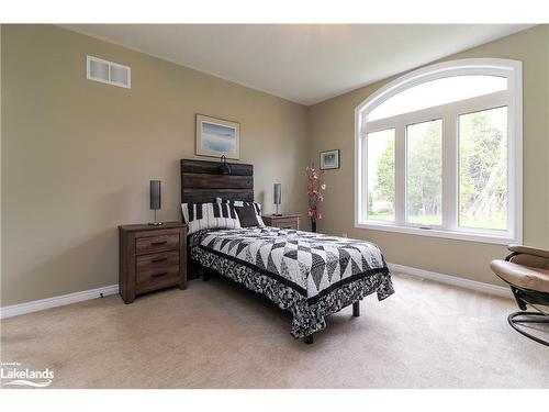 6169 27/28 Nottawasaga Side Road, Stayner, ON - Indoor Photo Showing Bedroom