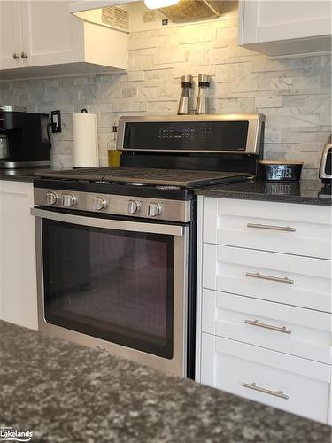 11 Farwell Avenue, Wasaga Beach, ON - Indoor Photo Showing Kitchen