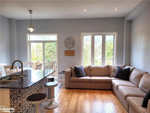 11 Farwell Avenue, Wasaga Beach, ON - Indoor Photo Showing Living Room