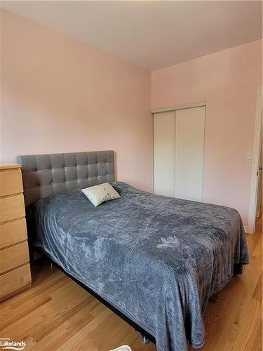 11 Farwell Avenue, Wasaga Beach, ON - Indoor Photo Showing Bedroom