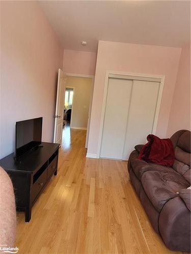 11 Farwell Avenue, Wasaga Beach, ON - Indoor Photo Showing Living Room