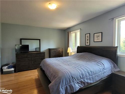 11 Farwell Avenue, Wasaga Beach, ON - Indoor Photo Showing Bedroom