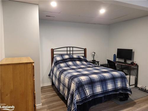 11 Farwell Avenue, Wasaga Beach, ON - Indoor Photo Showing Bedroom