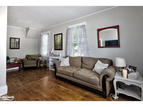 523 Hurontario Street, Collingwood, ON - Indoor Photo Showing Living Room