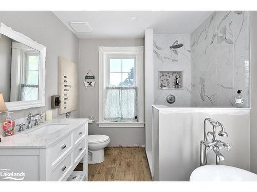 523 Hurontario Street, Collingwood, ON - Indoor Photo Showing Bathroom