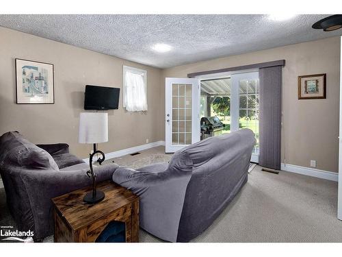 523 Hurontario Street, Collingwood, ON - Indoor Photo Showing Living Room