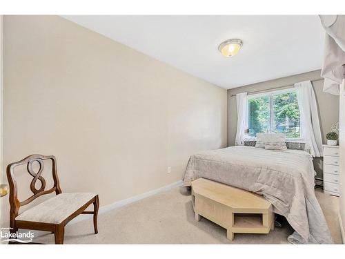 44 69Th Street N, Wasaga Beach, ON - Indoor Photo Showing Bedroom