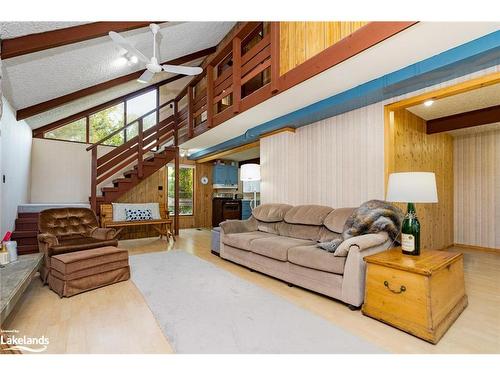 141 Carmichael Crescent, The Blue Mountains, ON - Indoor Photo Showing Living Room