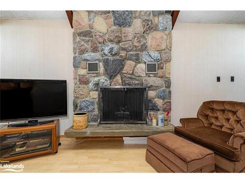 141 Carmichael Crescent, The Blue Mountains, ON - Indoor Photo Showing Living Room With Fireplace