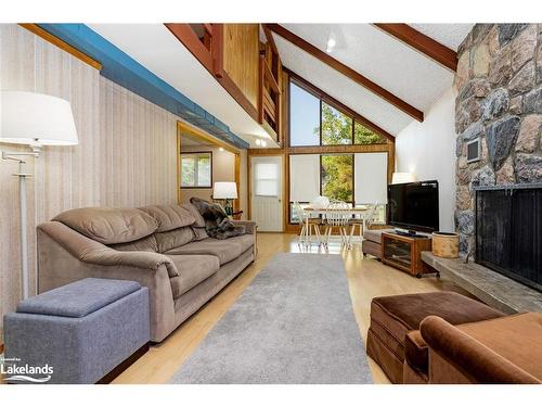 141 Carmichael Crescent, The Blue Mountains, ON - Indoor Photo Showing Living Room With Fireplace