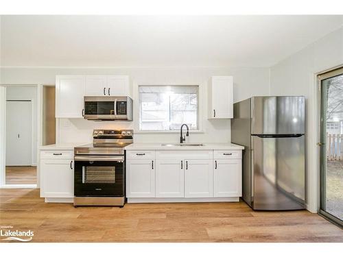 36 Northgate Road, Wasaga Beach, ON - Indoor Photo Showing Kitchen With Stainless Steel Kitchen With Double Sink