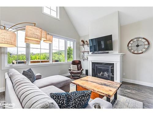 194 Courtland Street, The Blue Mountains, ON - Indoor Photo Showing Living Room With Fireplace