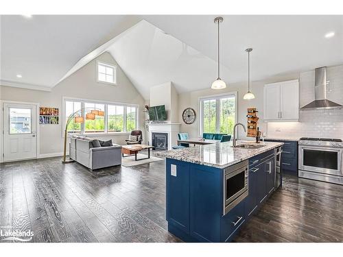 194 Courtland Street, The Blue Mountains, ON - Indoor Photo Showing Kitchen With Double Sink With Upgraded Kitchen