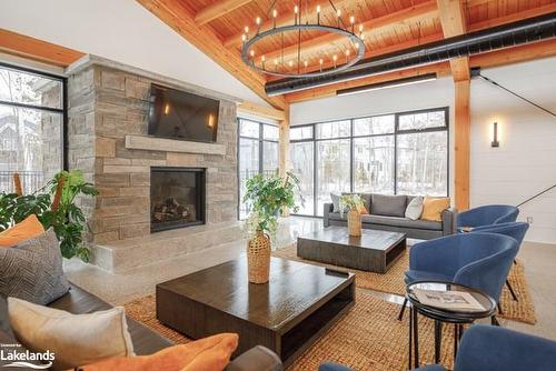 194 Courtland Street, The Blue Mountains, ON - Indoor Photo Showing Living Room With Fireplace