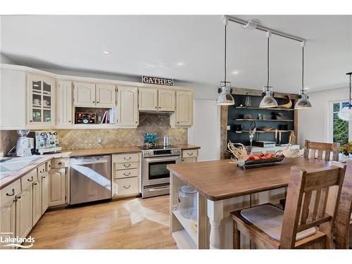 426121 25 Sideroad, Mono, ON - Indoor Photo Showing Kitchen