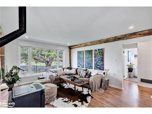 426121 25 Sideroad, Mono, ON - Indoor Photo Showing Living Room