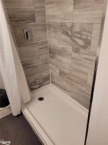 13-891 River Road W, Wasaga Beach, ON - Indoor Photo Showing Bathroom