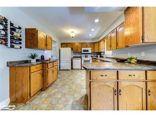 7950 Poplar Sideroad, Collingwood, ON - Indoor Photo Showing Kitchen