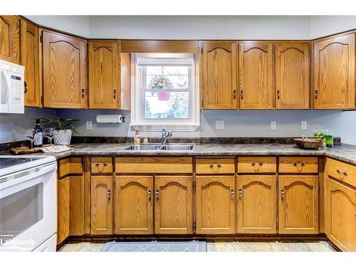 7950 Poplar Sideroad, Collingwood, ON - Indoor Photo Showing Kitchen With Double Sink