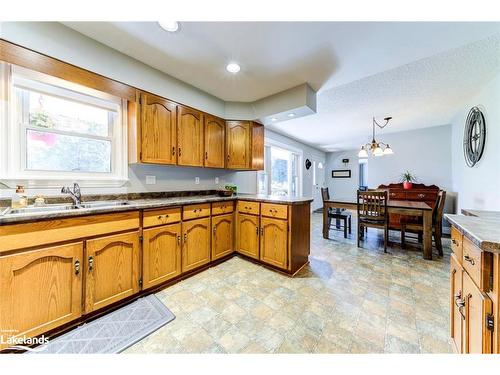 7950 Poplar Sideroad, Collingwood, ON - Indoor Photo Showing Kitchen With Double Sink