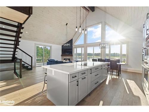 1038 Boyes Bridge Lane, Gravenhurst, ON - Indoor Photo Showing Kitchen With Upgraded Kitchen