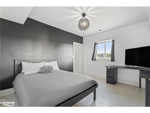 1038 Boyes Bridge Lane, Gravenhurst, ON - Indoor Photo Showing Bedroom