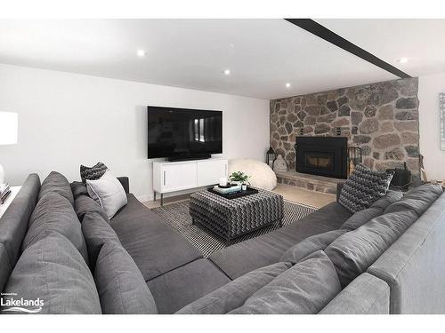 3109 County 124 Road, Clearview, ON - Indoor Photo Showing Living Room With Fireplace