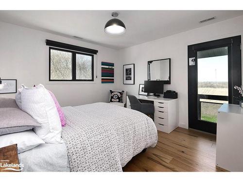 3109 County 124 Road, Clearview, ON - Indoor Photo Showing Bedroom