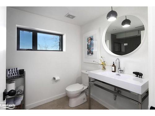 3109 County 124 Road, Clearview, ON - Indoor Photo Showing Bathroom