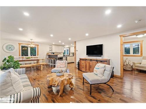 1111 Maplehurst Drive, Huntsville, ON - Indoor Photo Showing Living Room