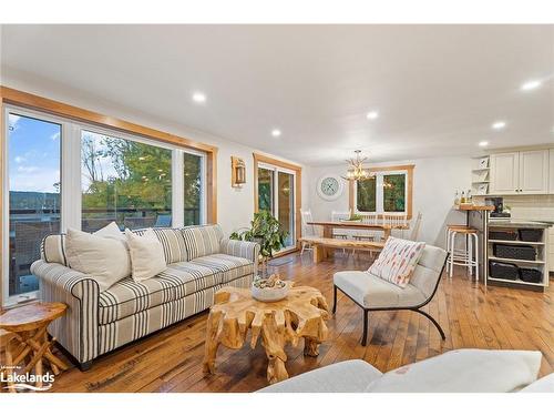 1111 Maplehurst Drive, Huntsville, ON - Indoor Photo Showing Living Room