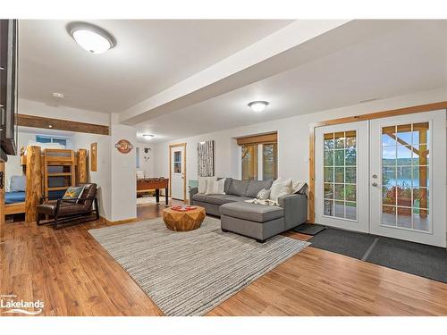 1111 Maplehurst Drive, Huntsville, ON - Indoor Photo Showing Living Room