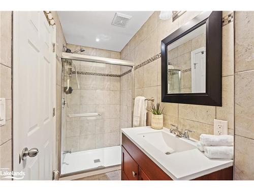 1111 Maplehurst Drive, Huntsville, ON - Indoor Photo Showing Bathroom