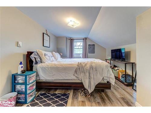 393 Second Street, Collingwood, ON - Indoor Photo Showing Bedroom