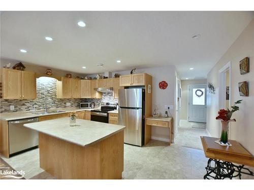 138 Meadow Lane, Wasaga Beach, ON - Indoor Photo Showing Kitchen With Stainless Steel Kitchen