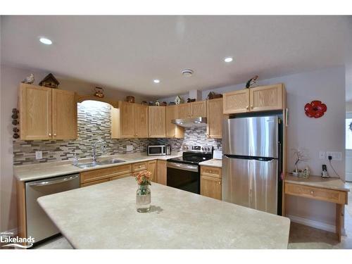 138 Meadow Lane, Wasaga Beach, ON - Indoor Photo Showing Kitchen With Stainless Steel Kitchen