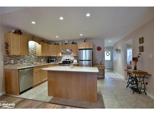 138 Meadow Lane, Wasaga Beach, ON - Indoor Photo Showing Kitchen With Stainless Steel Kitchen