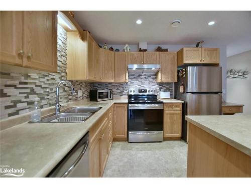 138 Meadow Lane, Wasaga Beach, ON - Indoor Photo Showing Kitchen With Stainless Steel Kitchen With Double Sink