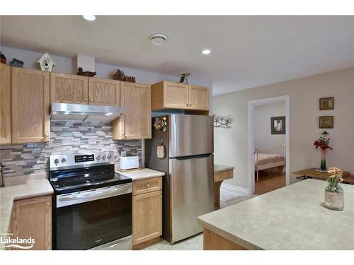 138 Meadow Lane, Wasaga Beach, ON - Indoor Photo Showing Kitchen With Stainless Steel Kitchen