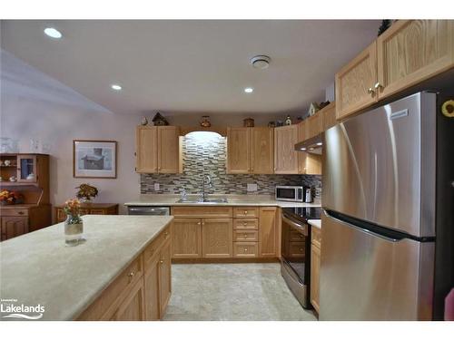 138 Meadow Lane, Wasaga Beach, ON - Indoor Photo Showing Kitchen With Stainless Steel Kitchen