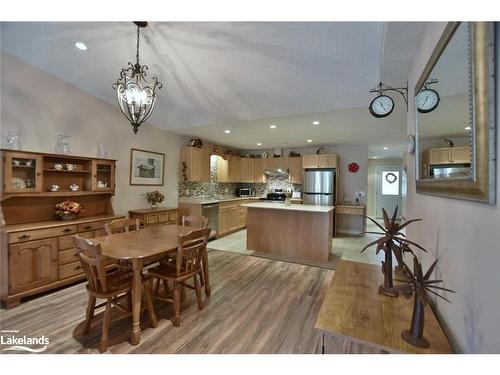 138 Meadow Lane, Wasaga Beach, ON - Indoor Photo Showing Dining Room