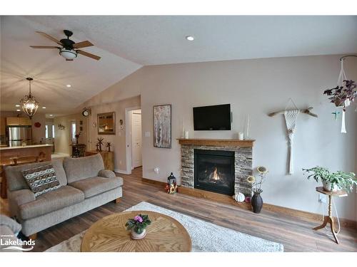 138 Meadow Lane, Wasaga Beach, ON - Indoor Photo Showing Living Room With Fireplace