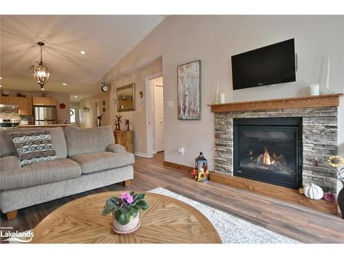 138 Meadow Lane, Wasaga Beach, ON - Indoor Photo Showing Living Room With Fireplace