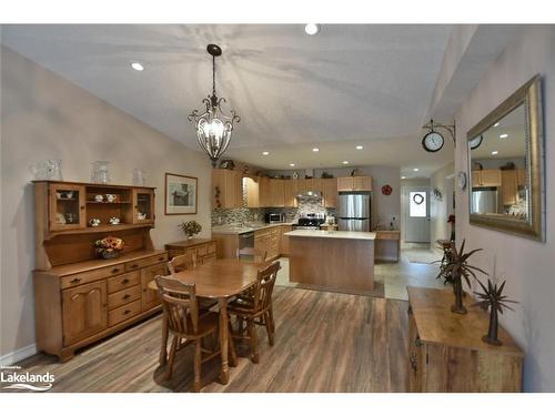 138 Meadow Lane, Wasaga Beach, ON - Indoor Photo Showing Dining Room