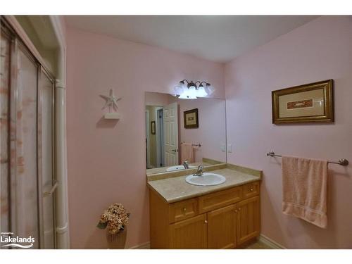 138 Meadow Lane, Wasaga Beach, ON - Indoor Photo Showing Bathroom