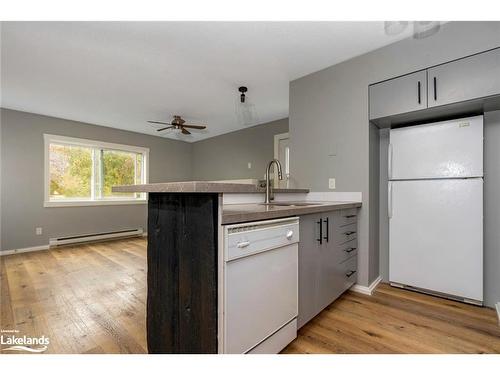 73-21 Dawson Drive, Collingwood, ON - Indoor Photo Showing Kitchen With Double Sink